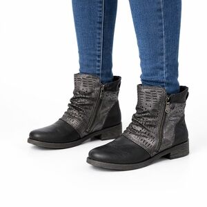 Size 12 (EU 44) Rieker Women’s Perforated Leather Ankle Boots Black Comfort Zip